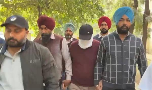 batala sdm arrested for taking bribe