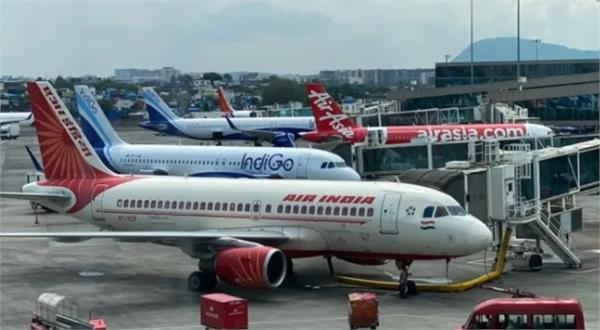 after delhi  flights at mumbai airport also affected