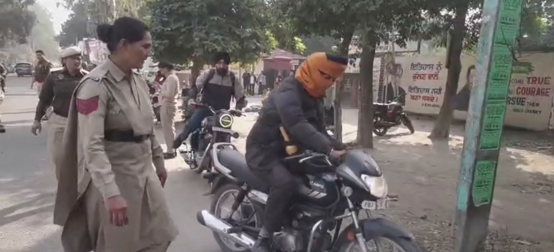 Women College ਬਾਹਰ ਬੁਲੇਟ ''ਤੇ ਗੇੜੀਆਂ ਮਾਰਨੀਆਂ ਪੈ ਗਈਆਂ ਮਹਿੰਗੀਆਂ, ਪੁਲਸ ਨੇ ਫੜ ਕੇ...