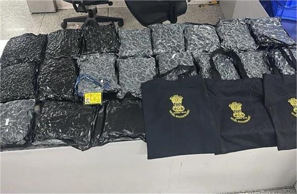 fake nia officer delhi airport drug bust hydroponic weed smuggling