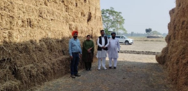 ਵਜੀਦਕੇ ਕਲਾਂ ਦੇ ਕਿਸਾਨ ਬਲਜਿੰਦਰ ਸਿੰਘ ਨੇ ਪਰਾਲੀ ਨੂੰ ਬਣਾਇਆ ਆਮਦਨ ਦਾ ਸਾਧਨ