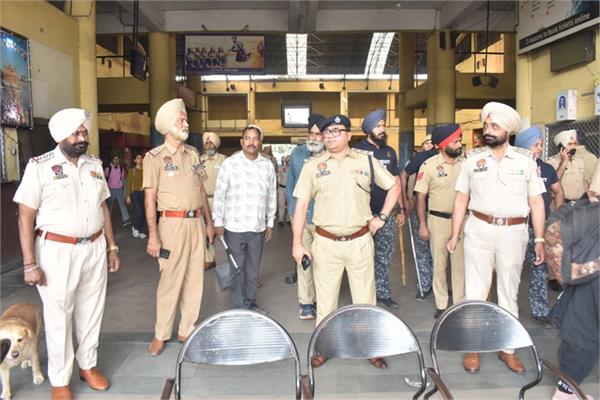 commissionerate police jalandhar conducts caso operation at bus stand