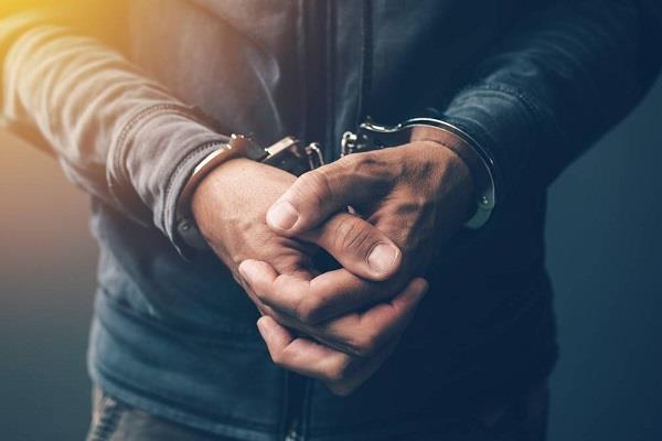 three people police constable arrested bengaluru theft