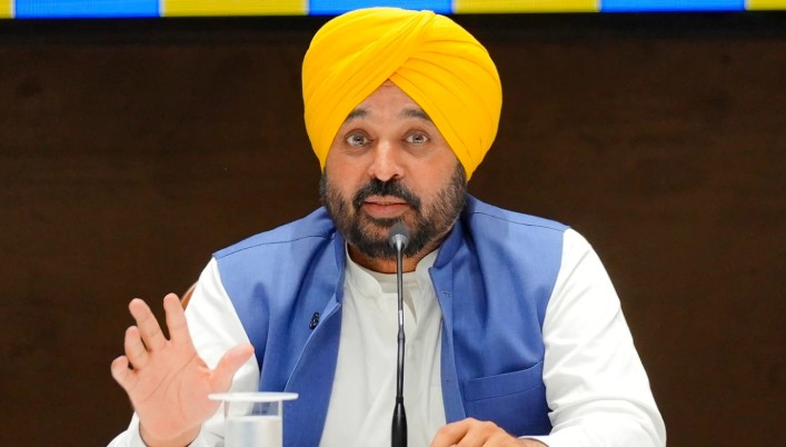 ਮੁੱਖ ਮੰਤਰੀ ਮਾਨ ਨੇ ਸੂਬੇ ਦੇ ਹਿੱਤਾਂ ਦੀ ਰਾਖੀ ਕਰਨ ਦੀ ਵਚਨਬੱਧਤਾ ਦੁਹਰਾਈ, ਬੋਲੇ- ''''ਪੰਜਾਬ ਲਈ ਚਟਾਨ ਵਾਂਗ ਖੜ੍ਹਾ ਹਾਂ''''