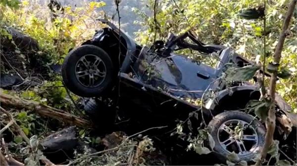 suv falls into 400 feet deep gorge  6 youths tragically die