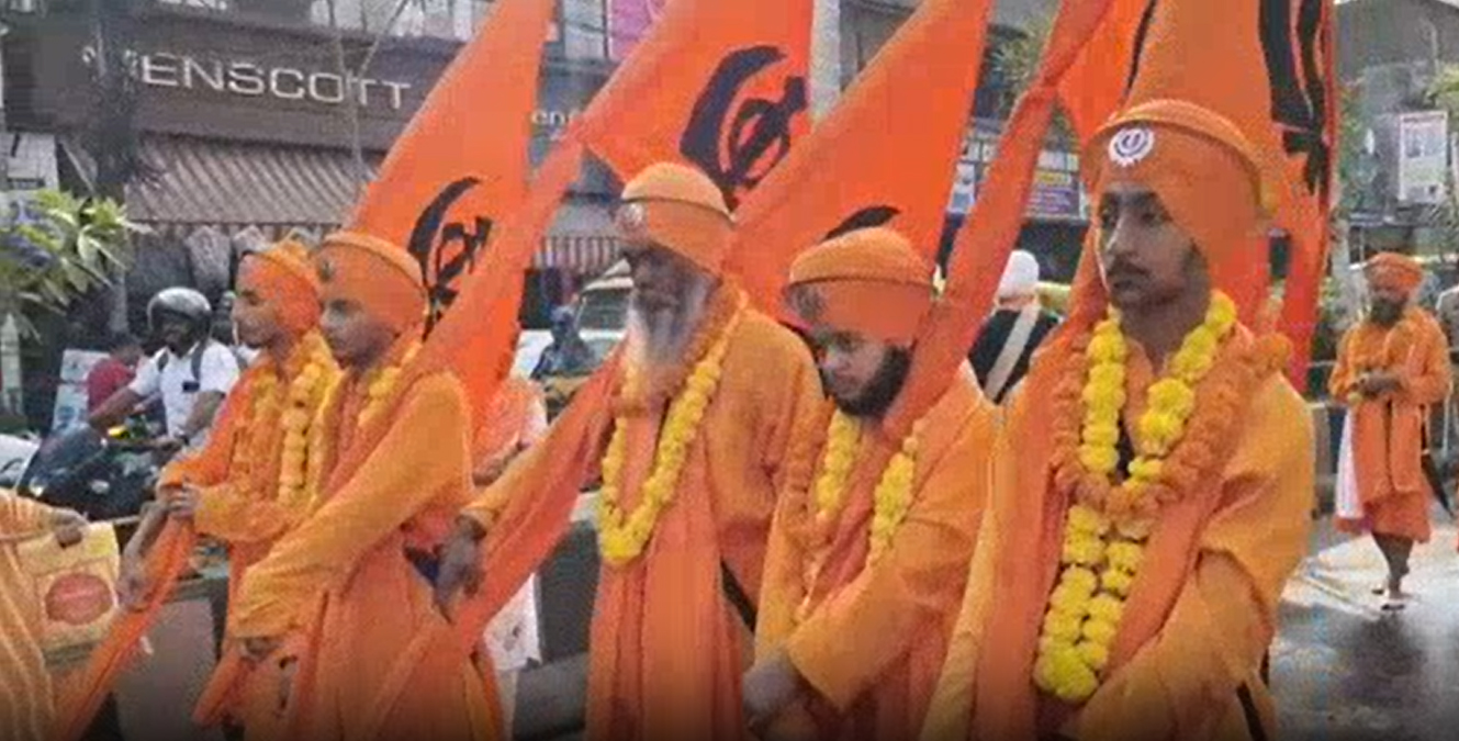 ਸ੍ਰੀ ਗੁਰੂ ਨਾਨਕ ਦੇਵ ਜੀ ਦੇ ਪ੍ਰਕਾਸ਼ ਦਿਹਾੜੇ ਨੂੰ ਸਮਰਪਿਤ ਪਠਾਨਕੋਟ ‘ਚ ਕੱਢਿਆ ਗਿਆ ਸ਼ਾਨਦਾਰ ਨਗਰ ਕੀਰਤਨ