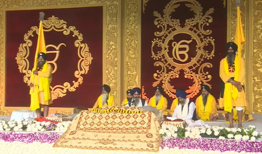 350 ਸਾਲਾ ਸ਼ਹੀਦੀ ਦਿਹਾੜੇ ਨੂੰ ਸਮਰਪਿਤ 3 ਦਿਨਾਂ ਸਮਾਗਮ ਹੋਏ ਆਰੰਭ, ਲਾਲ ਕਿਲ੍ਹਾ ਮੈਦਾਨ 'ਚ ਪੁੱਜੀ ਸੰਗਤ