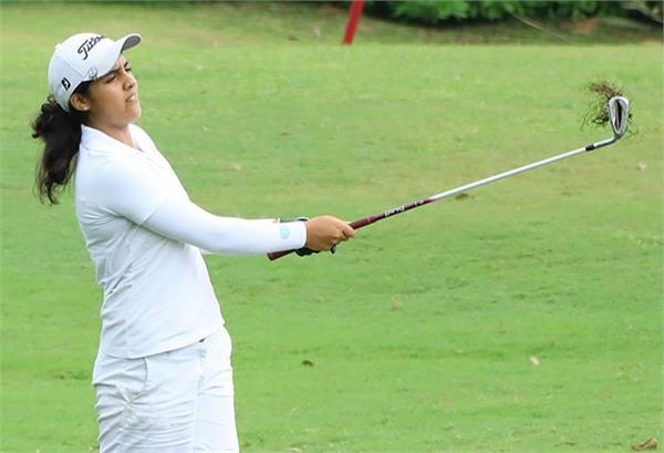 mehreen bhatia takes a two shot lead