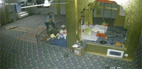 thief tried to break the gate of gurdwara sahib