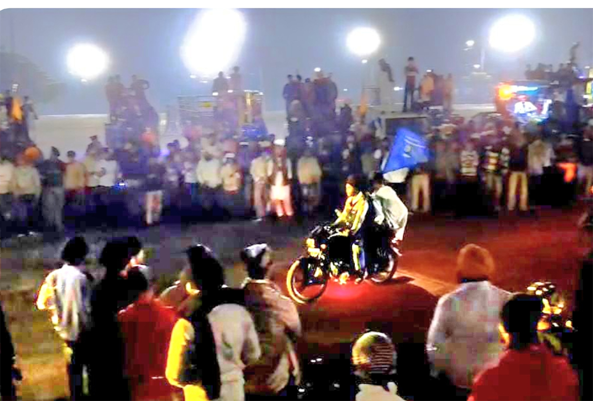 ਗੁਰਪੁਰਬ ਮੌਕੇ ਹੁੱਲੜਬਾਜਾਂ ਨੇ ਉਡਾਈਆਂ ਨਿਯਮਾਂ ਦੀਆਂ ਧੱਜੀਆਂ! ਕੀਤੇ ਖ਼ਤਰਨਾਕ ਸਟੰਟ, ਵੀਡੀਓ ਵਾਇਰਲ