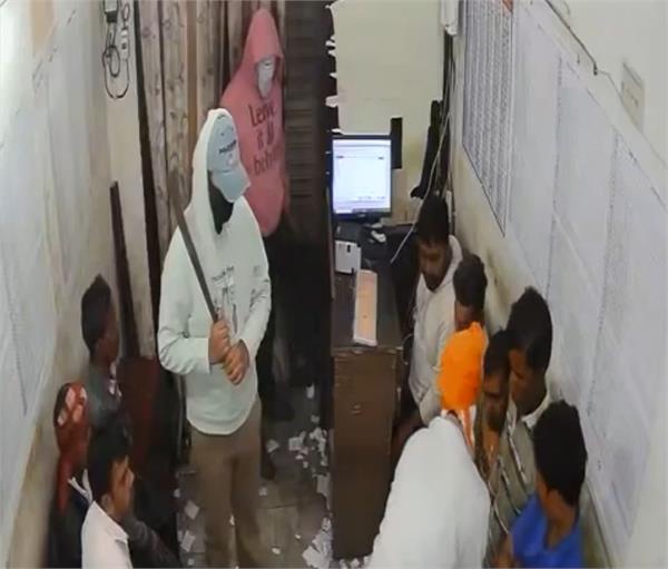 all three accused who robbed customers at lottery shop arrested