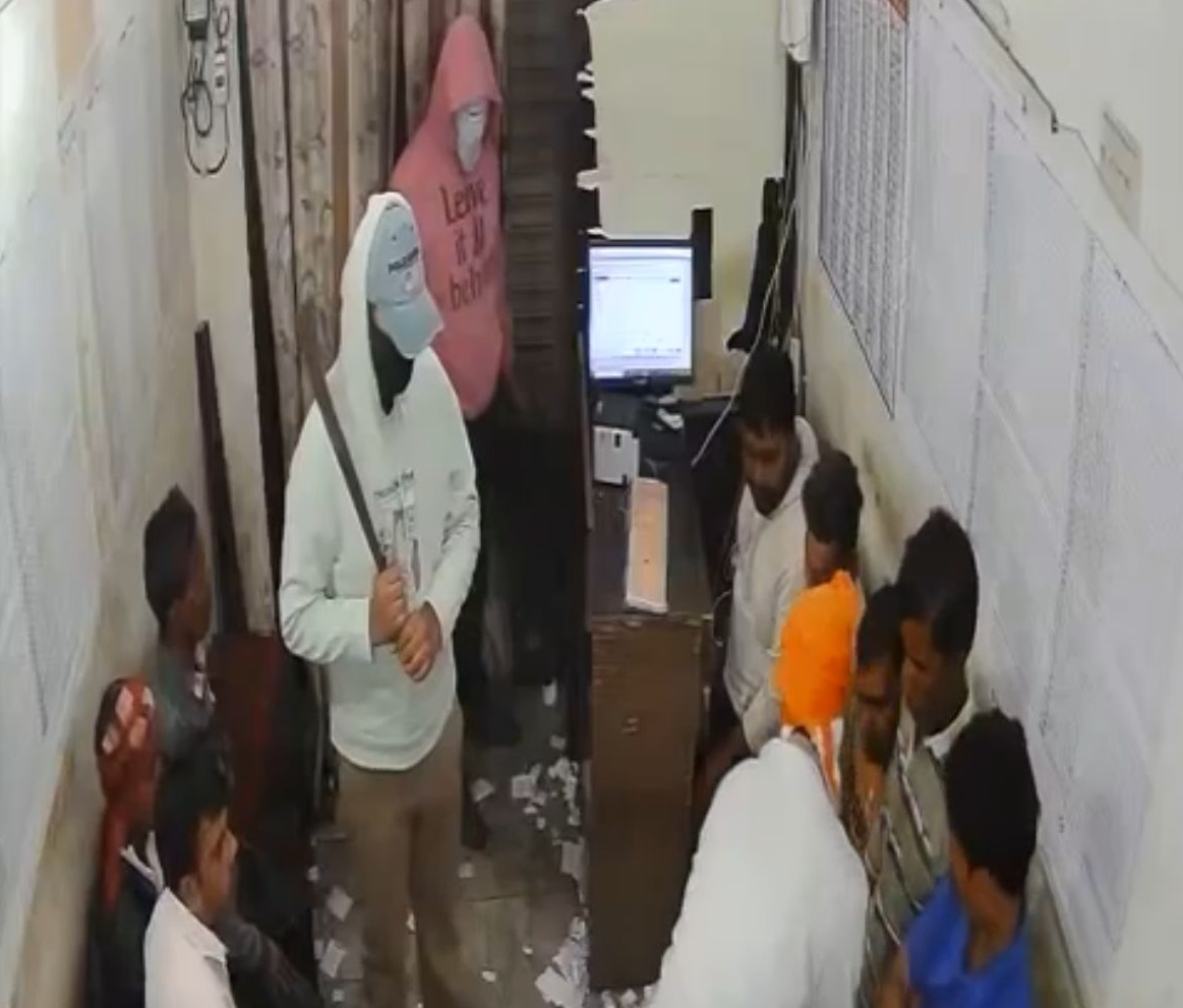 ਲਾਟਰੀ ਦੀ ਦੁਕਾਨ ਤੇ ਗਾਹਕਾਂ ਨੂੰ ਲੁੱਟਣ ਵਾਲੇ ਤਿੰਨੋਂ ਮੁਲਜ਼ਮ ਗ੍ਰਿਫ਼ਤਾਰ