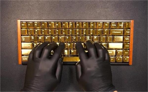 company gave its employees gold keyboard caps