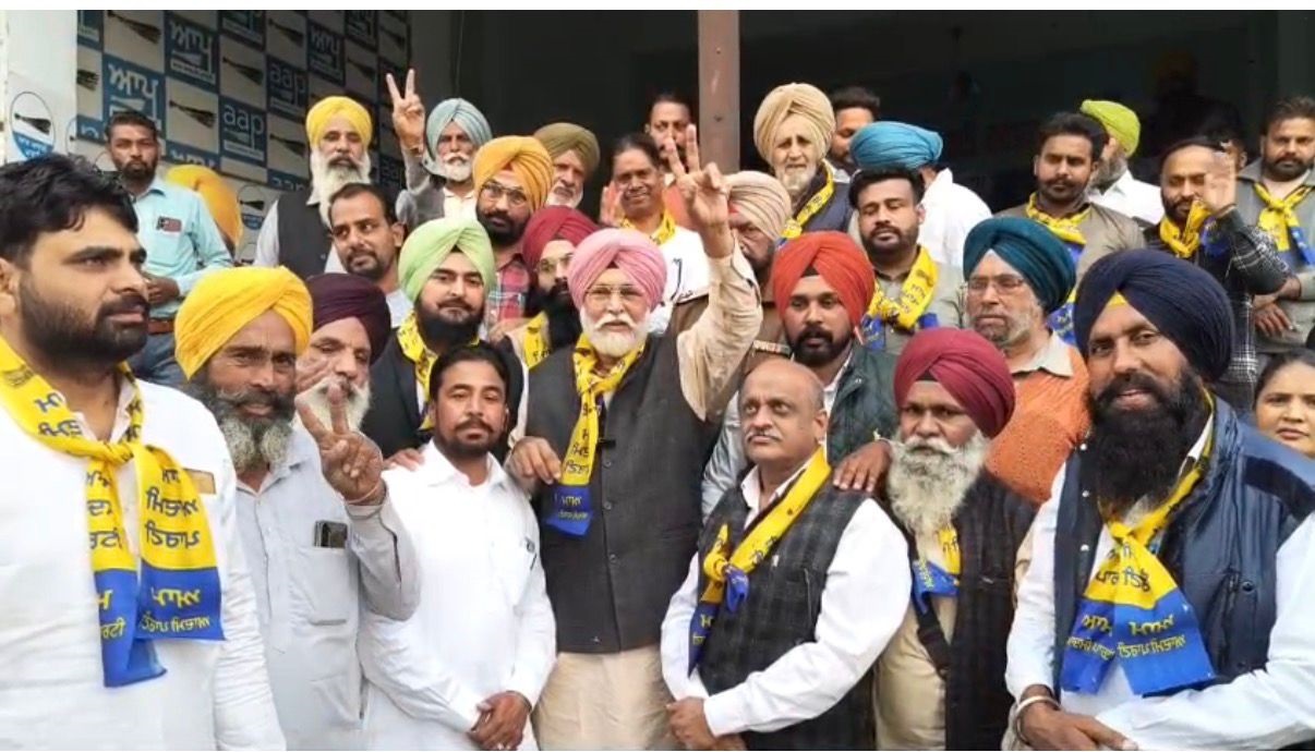 ਵਿਧਾਇਕ ਬੁੱਧ ਰਾਮ ਨੇ ਵੱਡੇ ਲੱਡੂ ਵੰਡ ਕੇ ਤਰਨਤਾਰਨ ਜ਼ਿਮਨੀ ਚੋਣ ਜਿੱਤਣ ਦੀ ਮਨਾਈ ਖੁਸ਼ੀ