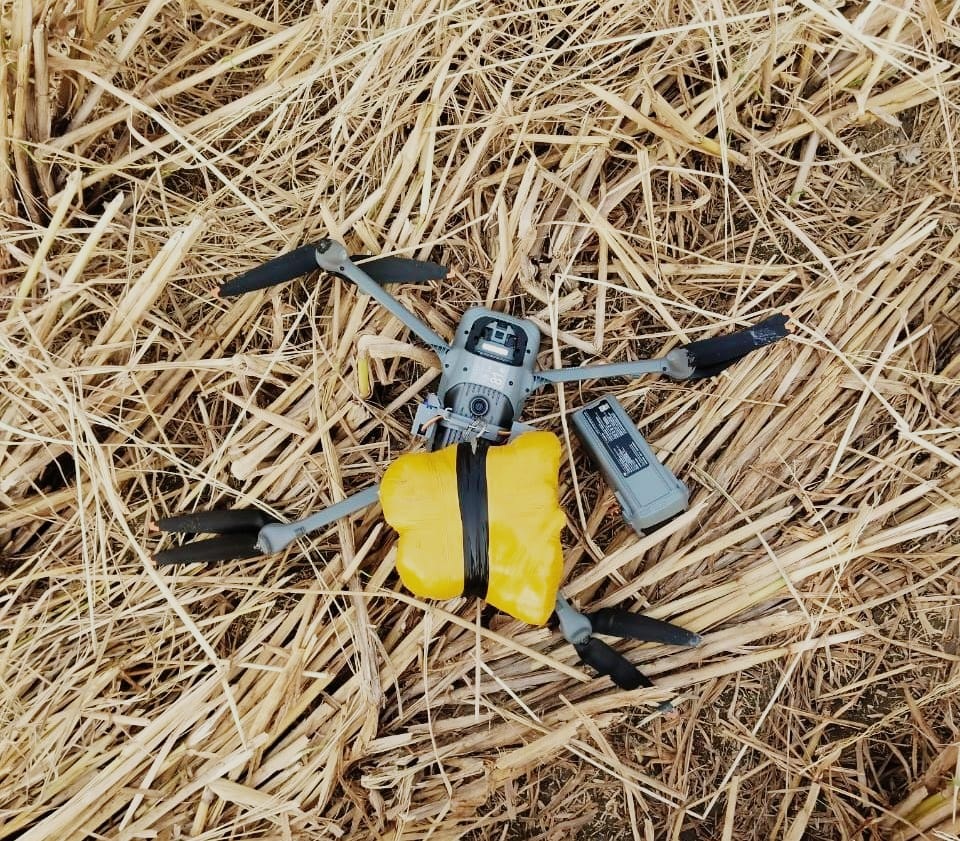 ਸਰਹੱਦੀ ਪਿੰਡ ਰਾਜਾਤਾਲ ਤੇ ਮੁਲਾਕੋਟ ''ਚ ਡਰੋਨ, ਹੈਰੋਈਨ ਤੇ ਪਿਸਤੌਲ ਬਰਾਮਦ