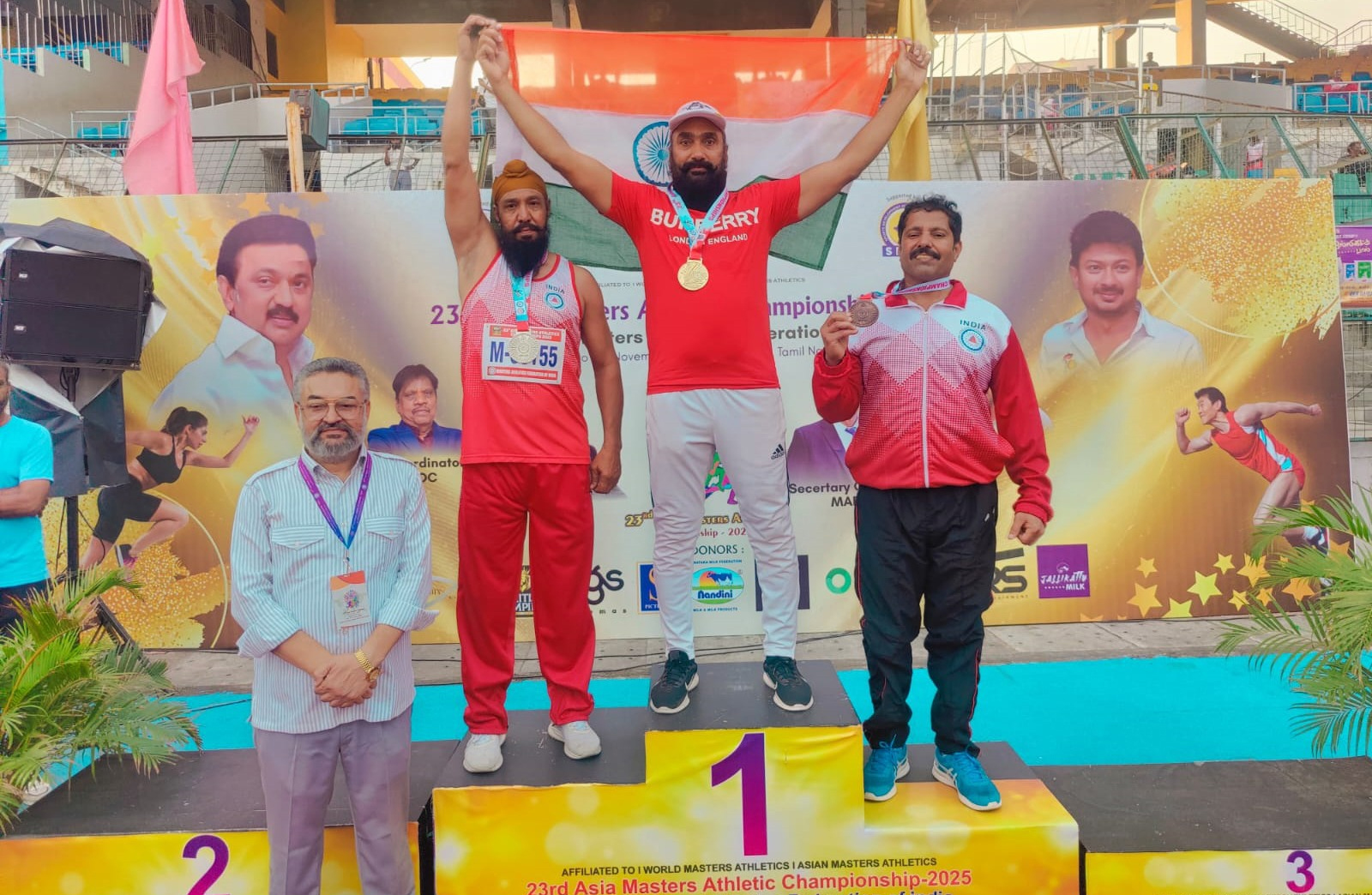 ਏਸ਼ੀਅਨ ਖੇਡਾਂ ''ਚ DSP ਗਮਦੂਰ ਸਿੰਘ ਚਹਿਲ ਨੇ ਗੋਲਡ ਮੈਡਲ ਹਾਸਲ ਕਰ ਭਾਰਤ ਦਾ ਨਾਂ ਕੀਤਾ ਰੋਸ਼ਨ