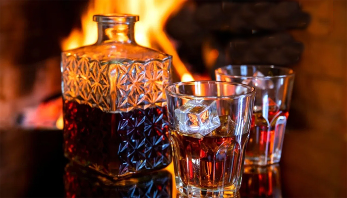 ਕੀ ਸੱਚਮੁੱਚ ਸਰਦੀਆਂ ''ਚ ਸਰੀਰ ਨੂੰ ਗਰਮ ਰੱਖਦੀ ਹੈ ਰਮ? ਜਾਣੋ ਕੀ ਕਹਿੰਦੇ ਹਨ ਮਾਹਿਰ