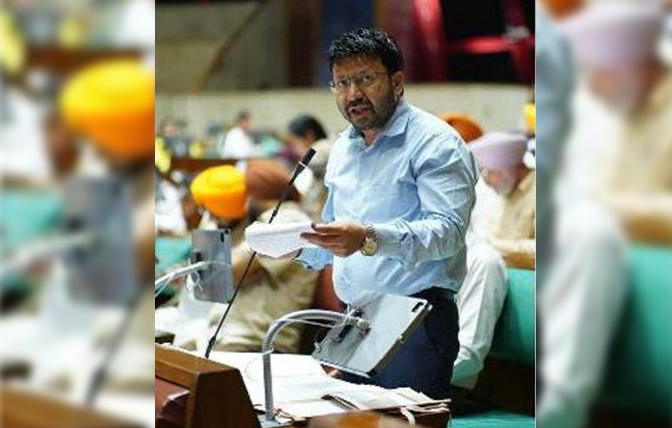 ਪੰਜਾਬ ''ਚ ਆਵਾਰਾ ਪਸ਼ੂਆਂ ਦੀ ਦਹਾਕਿਆਂ ਪੁਰਾਣੀ ਸਮੱਸਿਆ ''ਤੇ ਮਾਨ ਸਰਕਾਰ ਨੇ ਸ਼ੁਰੂ ਕੀਤੀ ਇਤਿਹਾਸਕ ਮੁਹਿੰਮ