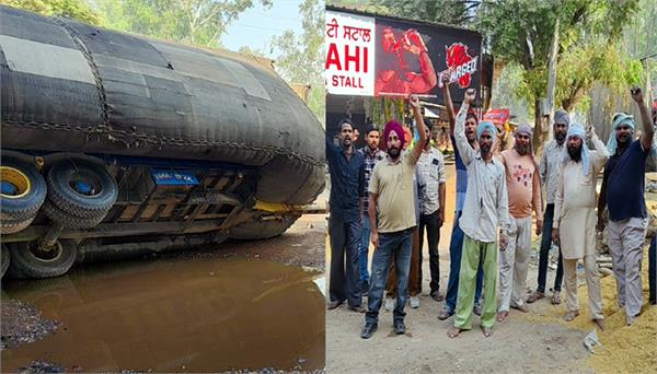 passersby and shopkeepers protested against poor condition of roads