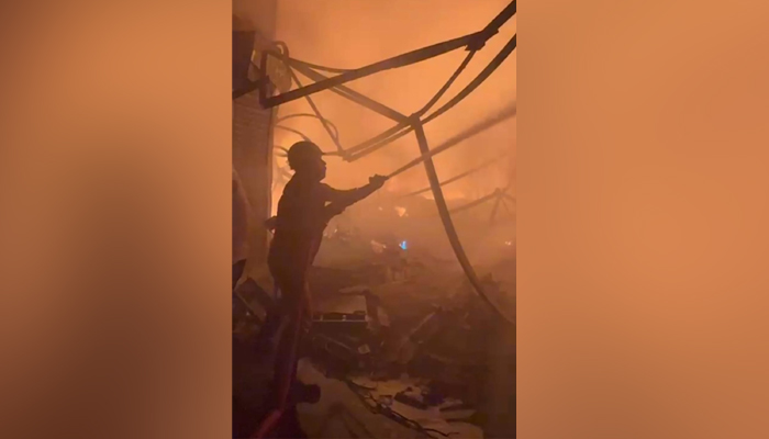 ਦੇਰ ਰਾਤ ਫੈਕਟਰੀ ’ਚ ਲੱਗੀ ਭਿਆਨਕ ਅੱਗ, ਲੱਖਾਂ ਦਾ ਹੋਇਆ ਨੁਕਸਾਨ