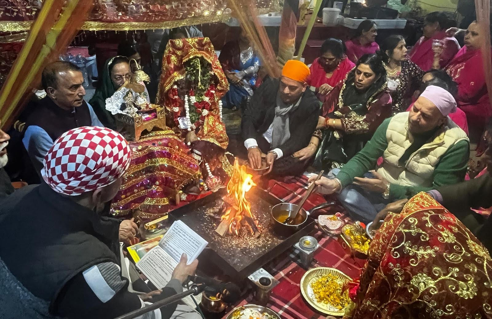 ਇਟਲੀ ਦੇ ਸ਼ਨੀ ਮੰਦਰ ''ਚ ਤੁਲਸੀ ਅਤੇ ਸ਼ਾਲੀਗਰਾਮ ਵਿਆਹ ਧੂਮ-ਧਾਮ ਨਾਲ ਕਰਵਾਇਆ ਗਿਆ