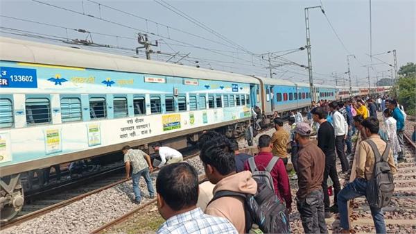smoke gorakhpur lucknow intercity