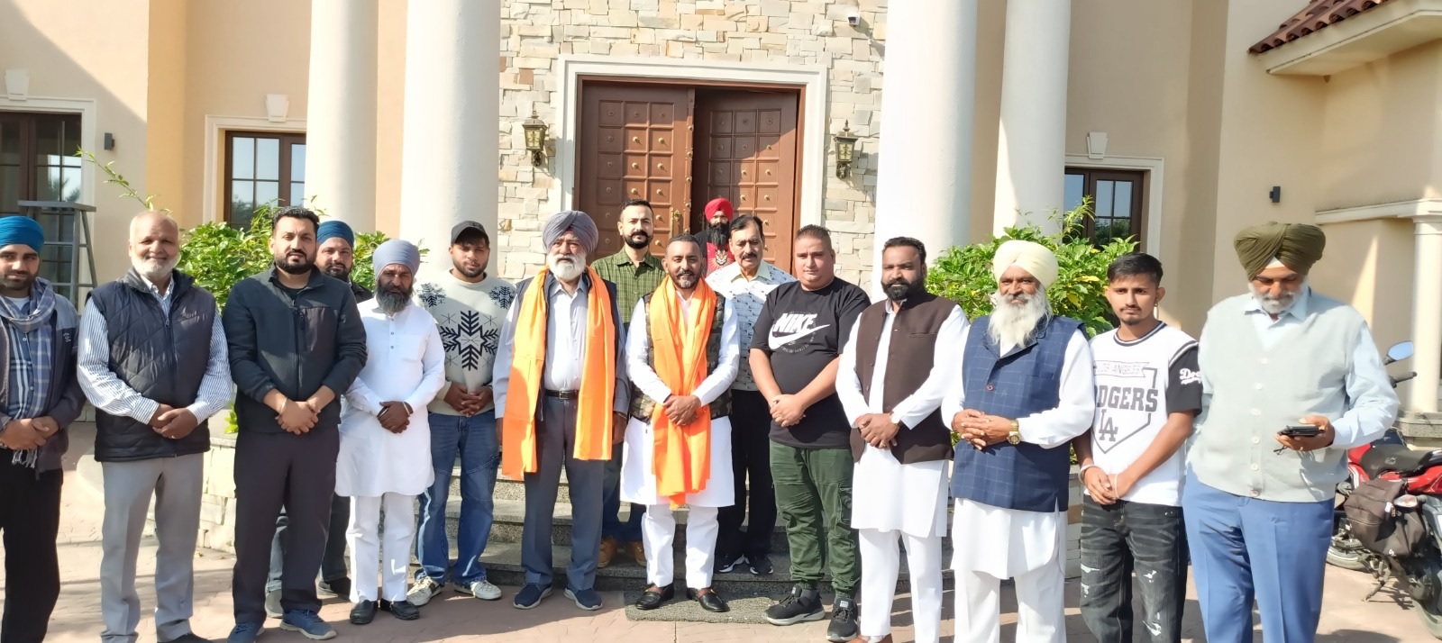 ਐਡਵੋਕੇਟ ਦਲਜੀਤ ਸਿੰਘ ਗਿਲਜੀਆਂ ਬਣੇ ਹੁਸ਼ਿਆਰਪੁਰ ਕਾਂਗਰਸ ਦੇ ਪ੍ਰਧਾਨ, ਵਰਕਰਾਂ ਨੇ ਕੀਤਾ ਸਨਮਾਨ