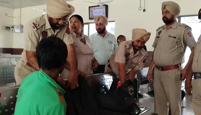 ਦਿੱਲੀ ਧਮਾਕੇ ਤੋਂ ਬਾਅਦ ਪੰਜਾਬ ‘ਚ ਹਾਈ ਅਲਰਟ, ਫਗਵਾੜਾ ਤੇ ਕੈਂਟ ਰੇਲਵੇ ਸਟੇਸ਼ਨਾਂ ‘ਤੇ ਪੁਲਸ ਦੀ ਵਿਸ਼ੇਸ਼ ਚੈਕਿੰਗ