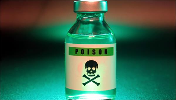 couple consumes poison girlfriend dies