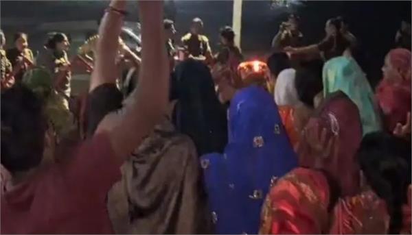 fatehpur women worship at disputed tomb temple