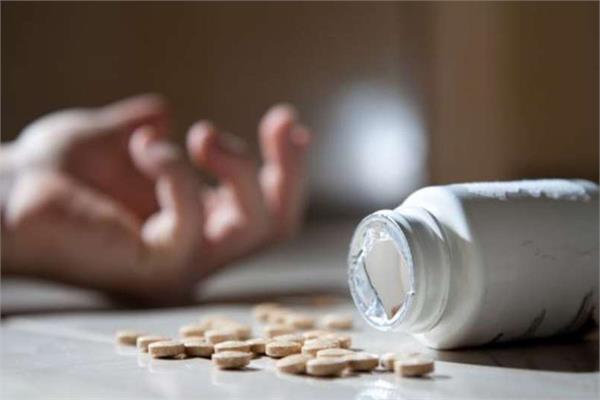 mother and son consumed poison near tourism ministers residence