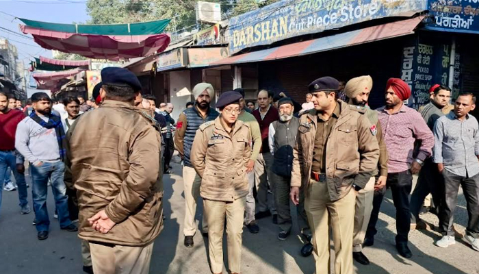 ਫਗਵਾੜਾ ਗੋਲੀਕਾਂਡ ਮਾਮਲਾ: ਇਲਾਕਾ ਵਾਸੀਆਂ ਤੇ ਹਿੰਦੂ ਸੰਗਠਨਾਂ ਨੇ ਕੀਤਾ ਰੋਸ ਪ੍ਰਦਰਸ਼ਨ, ਬਾਜ਼ਾਰ ਮੁਕੰਮਲ ਰਹੇ ਬੰਦ