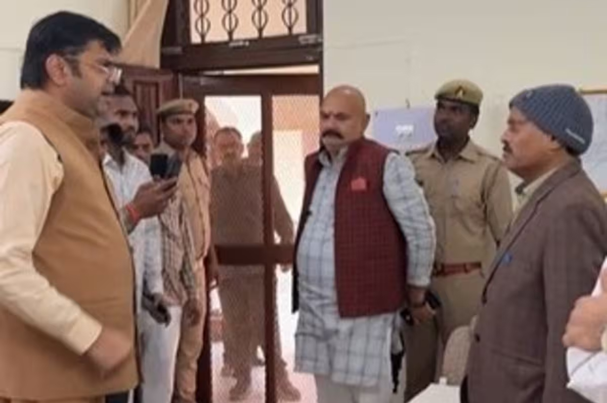 ਜੁੱਤੀਆਂ ਮਾਰਾਂਗਾ ਤੇ ਨੰਗਾ ਕਰ ਕੇ ਚੌਕ ’ਚ ਘੁਮਾਵਾਂਗਾ ; ਵਿਧਾਇਕ ਦੀ ਇੰਜੀਨੀਅਰਾਂ ਨੂੰ ਧਮਕਾਉਣ ਦੀ ਵੀਡੀਓ ਵਾਇਰਲ