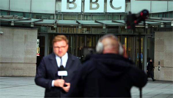 uk government caught in dispute between trump and bbc