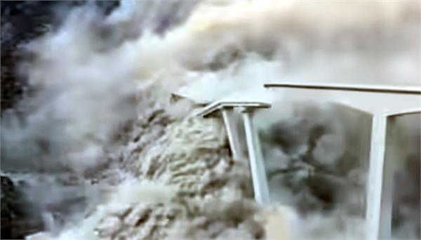 758 metre long hongqi bridge collapses