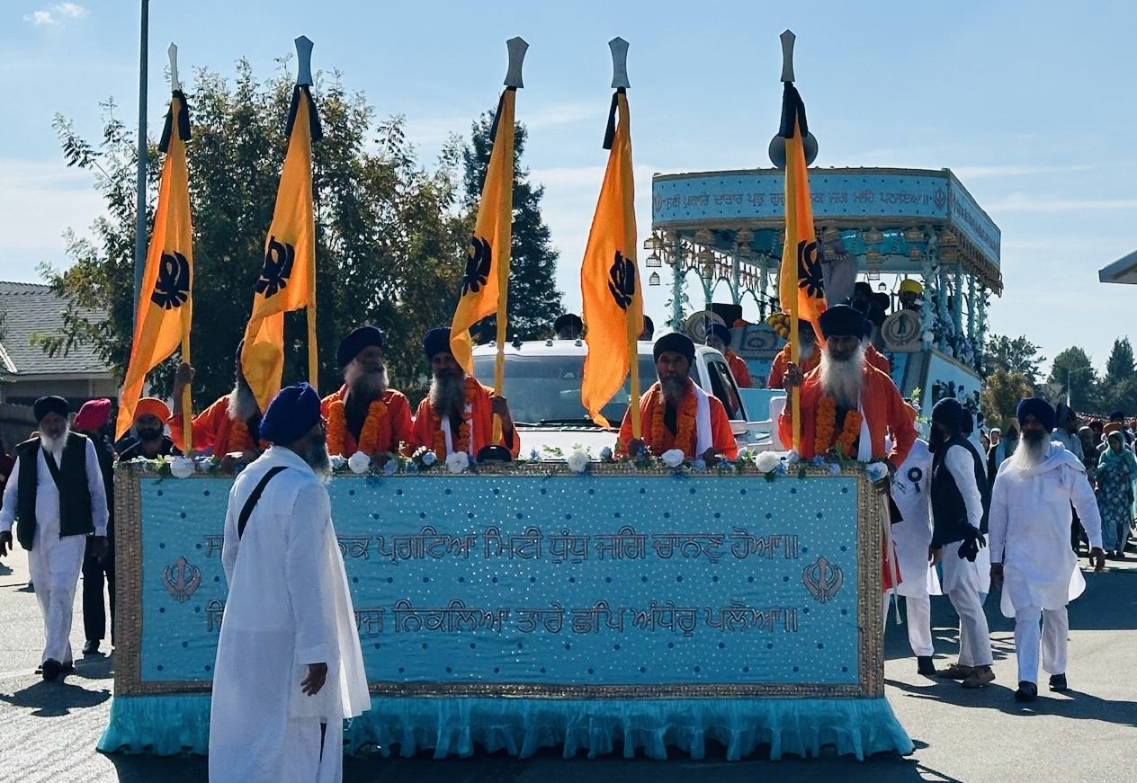 ਗੁਰਦੁਆਰਾ ਨਾਨਕ ਪ੍ਰਕਾਸ਼ ਫਰਿਜ਼ਨੋ ਵੱਲੋਂ ਕੱਢੇ ਗਏ ਨਗਰ ਕੀਰਤਨ ''ਤੇ ਛਾਇਆ ਖਾਲਸਾਈ ਰੰਗ