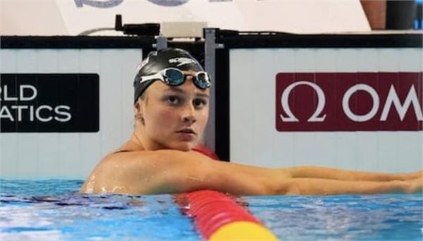 swimmer summer mcintosh wins third consecutive female athlete award
