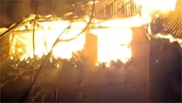 fire breaks out in buildings in kashmir  s qazigund