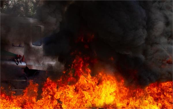 delhi tourist bus fire