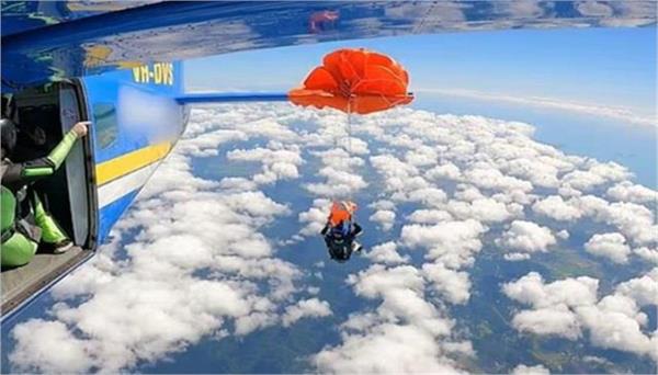 skydiver jumps from 15 000 feet  but parachute gets stuck in plane
