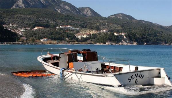 boat capsizes in greece