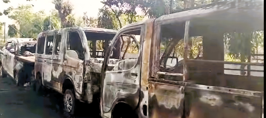 ਫਗਵਾੜਾ ਦੇ ਸੁਖਚੈਨ ਨਗਰ ''ਚ ਬੀਤੀ ਅੱਧੀ ਰਾਤ ਪਿੱਛੋਂ ਪਈਆਂ ਭਾਜੜਾਂ, ਭੇਦਭਰੇ ਹਾਲਾਤ ''ਚ 3 ਵਾਹਨਾਂ ਨੂੰ ਲੱਗੀ ਅੱਗ