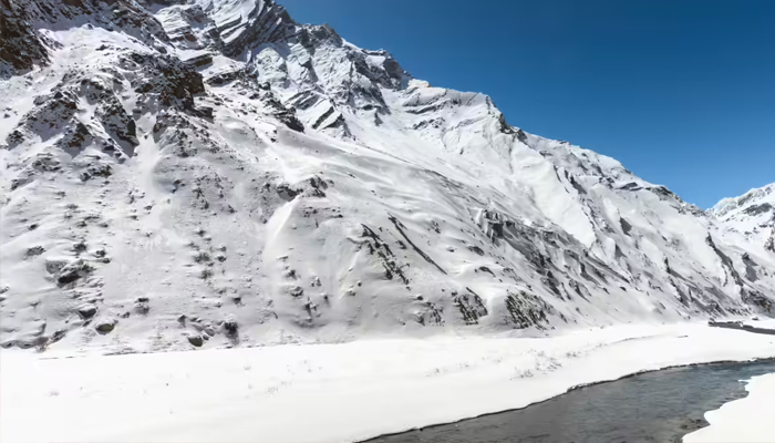 ਉੱਚੀਆਂ ਪਹਾੜੀਆਂ ’ਤੇ ਤਾਜ਼ਾ ਬਰਫਬਾਰੀ, ਸ਼੍ਰੀਨਗਰ-ਲੇਹ-ਮਨਾਲੀ ਰਾਸ਼ਟਰੀ ਰਾਜ ਮਾਰਗ ਬੰਦ