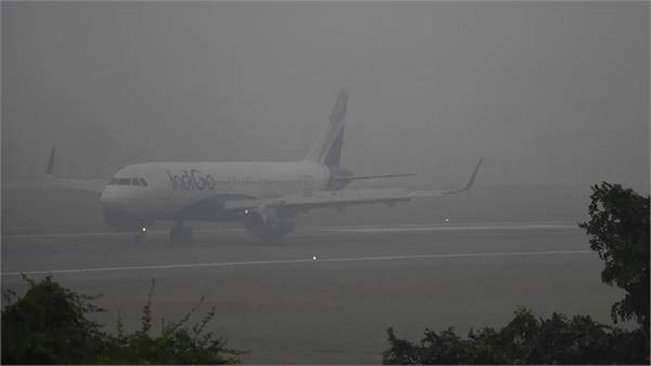 fog wreaks havoc at delhi igi airport