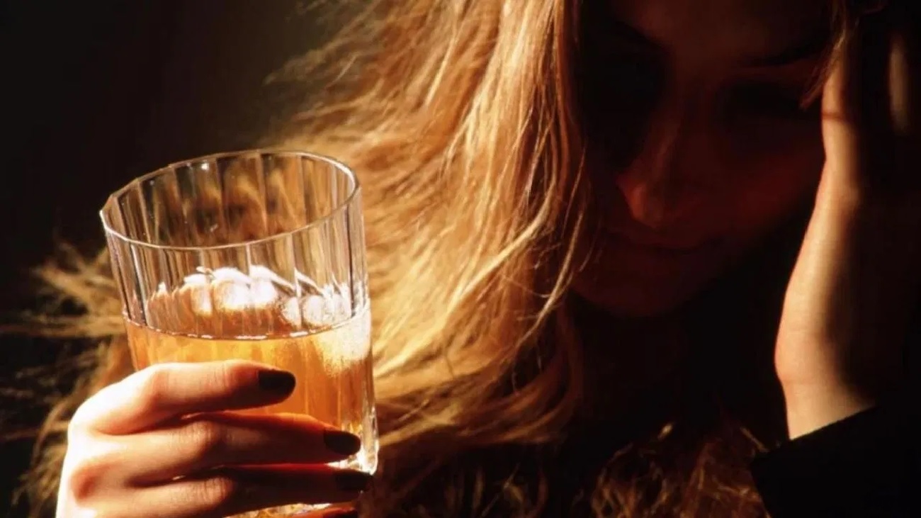 ਇਸ ਰਸ਼ੀਅਨ ਸ਼ਰਾਬ ਦੀ ਪੂਰੀ ਦੁਨੀਆ ਹੈ ਦੀਵਾਨੀ, ਭਾਰਤ ''ਚ ਇਸਦੀ ਕੀਮਤ ਜਾਣ ਕੇ ਤੁਸੀਂ ਵੀ ਰਹਿ ਜਾਓਗੇ ਹੈਰਾਨ?