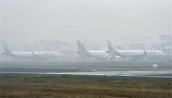 dense fog affects delhi airport