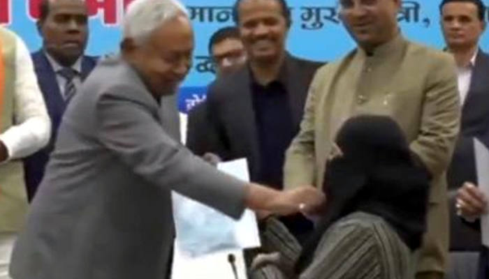 ਹਿਜਾਬ ਵਿਵਾਦ: ਝਾਰਖੰਡ ਦੇ ਮੰਤਰੀ ਨੇ ਮਹਿਲਾ ਡਾਕਟਰ ਨੂੰ ਦਿੱਤੀ ਨੌਕਰੀ ਤੇ ਫਲੈਟ ਦੀ ਆਫਰ