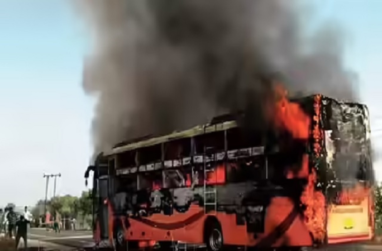 ‘ਬੱਸਾਂ ’ਚ ਅੱਗ ਲੱਗਣ ਦੀਆਂ ਘਟਨਾਵਾਂ’ ਬਣ ਰਹੀਆਂ ਯਾਤਰੀਆਂ ਦੀ ਜਾਨ ਦੀਆਂ ਦੁਸ਼ਮਣ!
