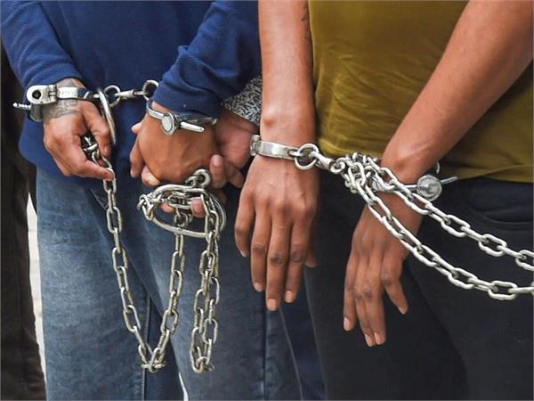 prisoners and detainees   escaping from jails and police stations