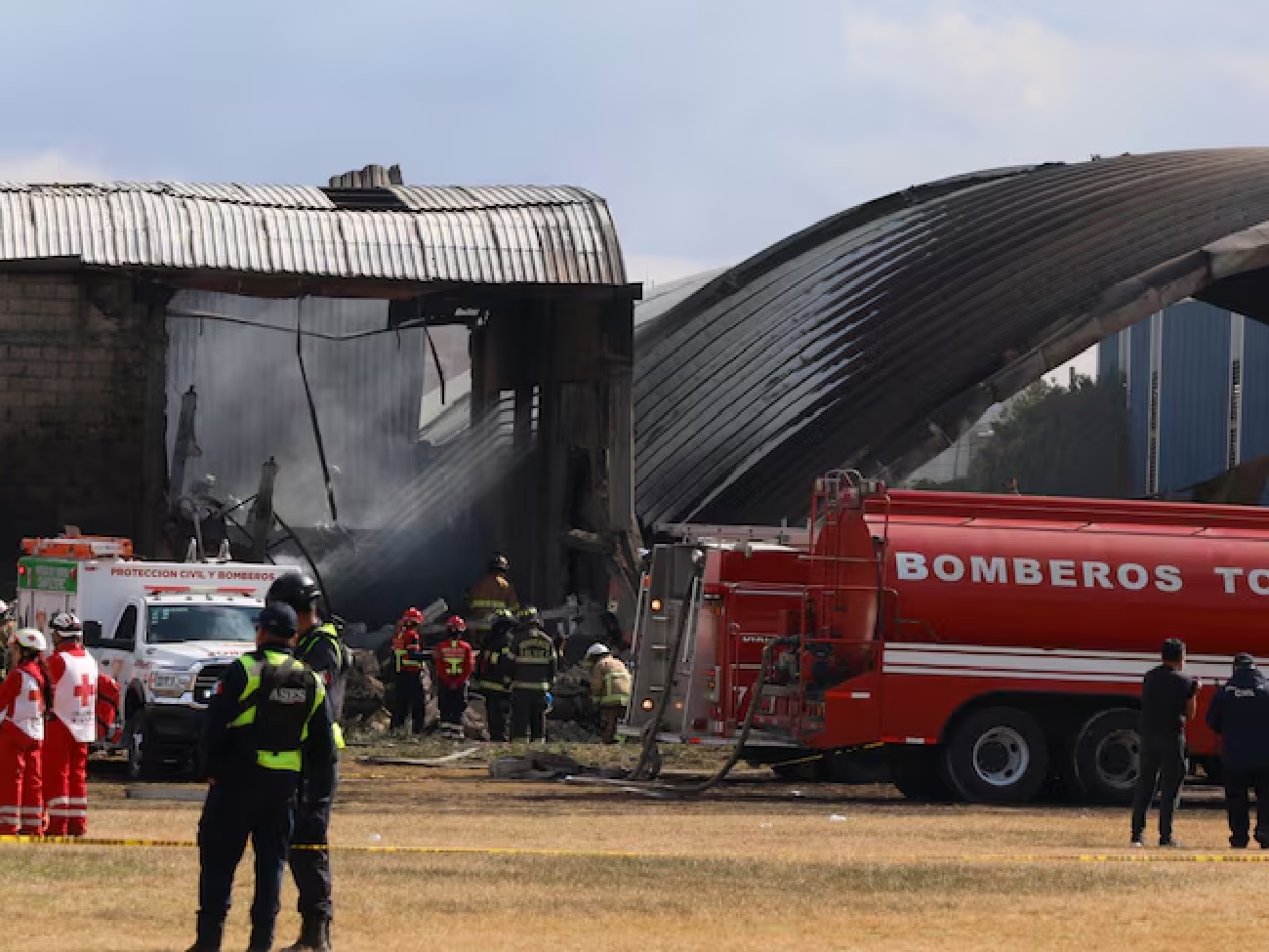 ਮੈਕਸੀਕੋ ''ਚ ਵੱਡਾ ਜਹਾਜ਼ ਹਾਦਸਾ: ਐਮਰਜੈਂਸੀ ਲੈਂਡਿੰਗ ਵੇਲੇ ਬਿਲਡਿੰਗ ਨਾਲ ਟਕਰਾਇਆ ਪ੍ਰਾਈਵੇਟ ਜੈੱਟ, 7 ਦੀ ਮੌਤ